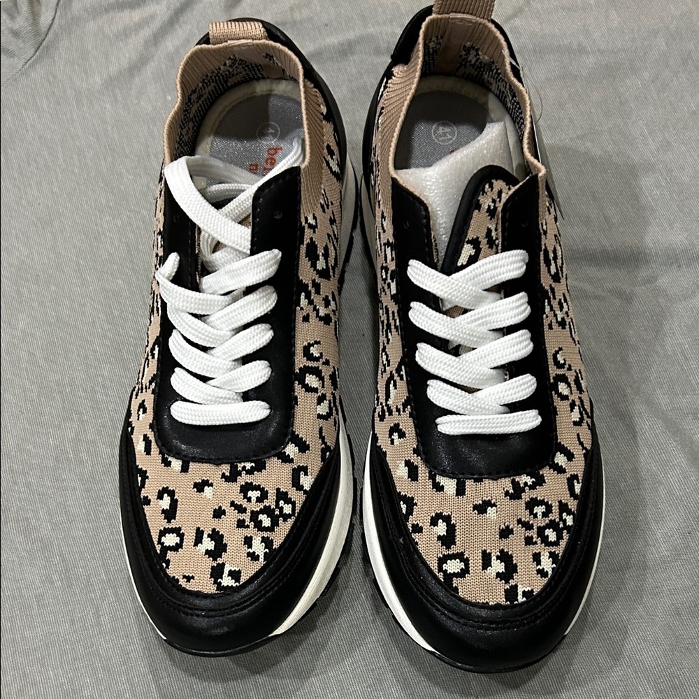 bernie mev. Black and Tan Athletic Shoes